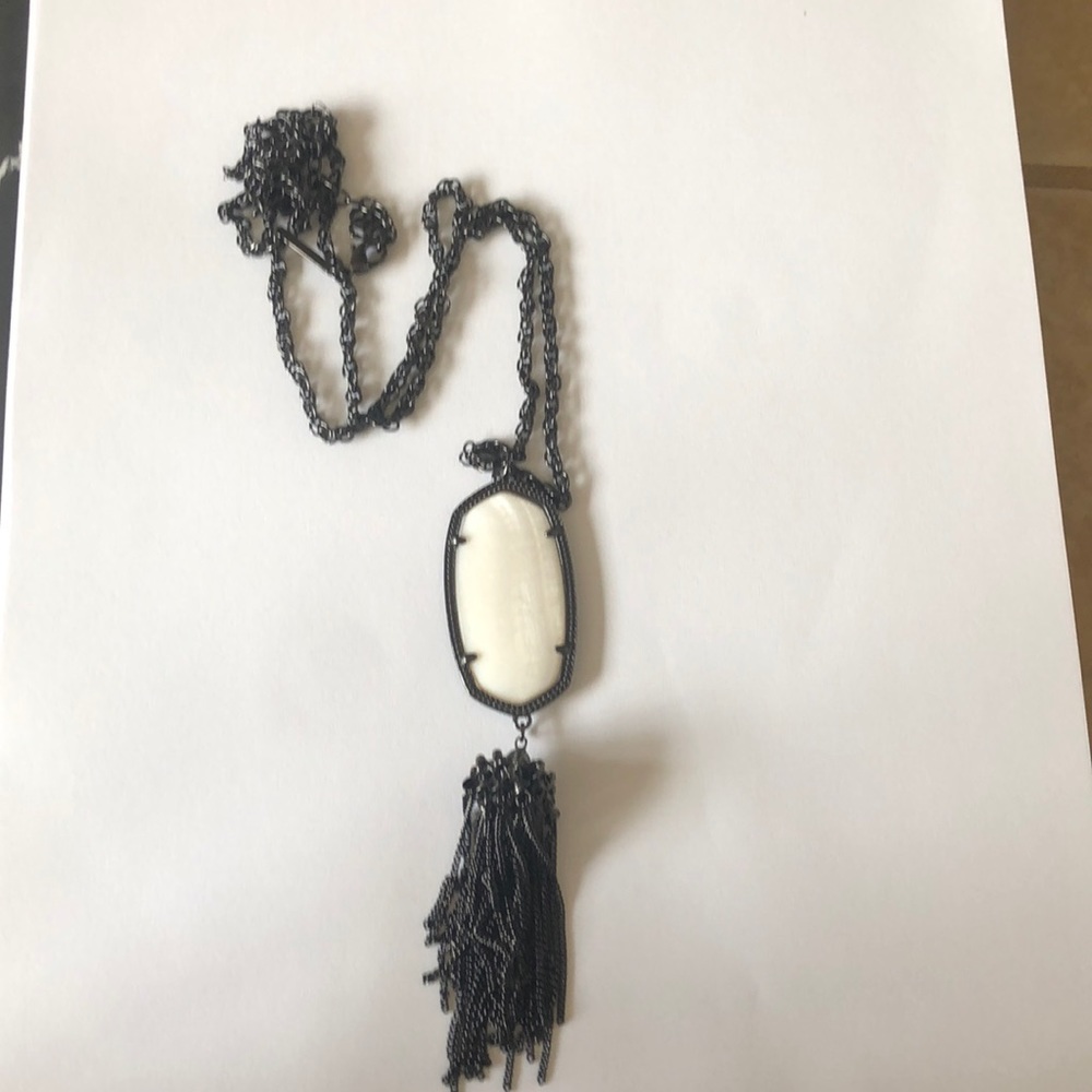 NEVER WORN kendra scott necklace